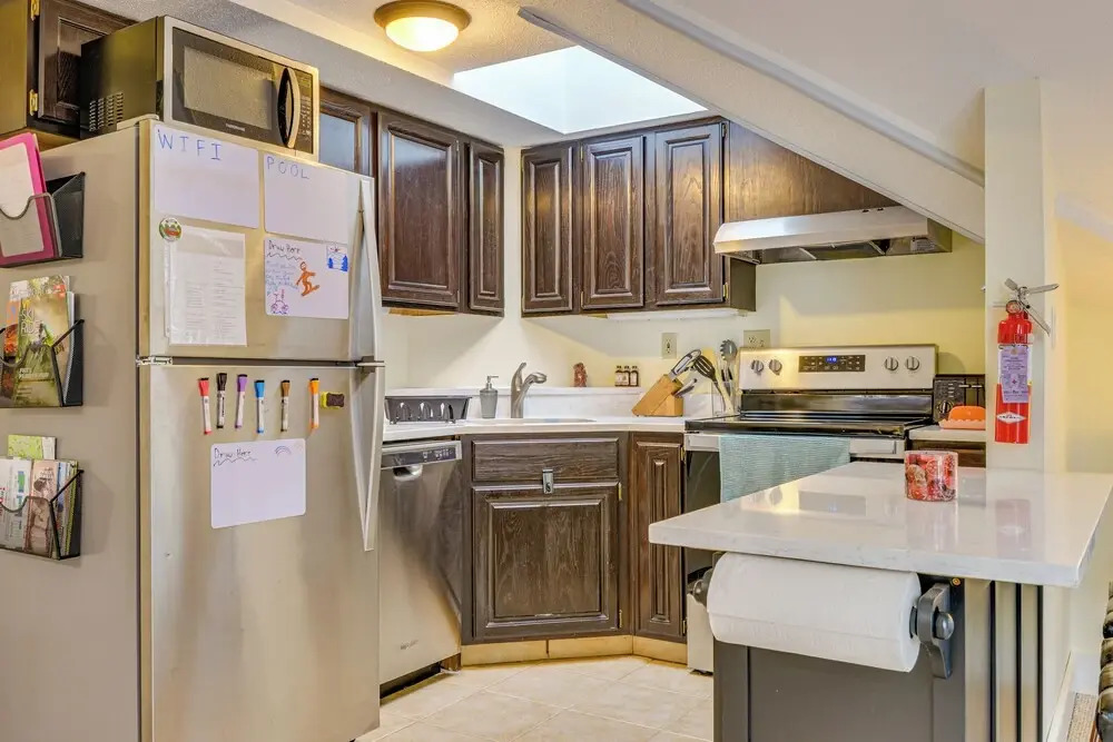 Walk to Mount Snow Resort: Unit w Pool & Hot Tubs - photo 15