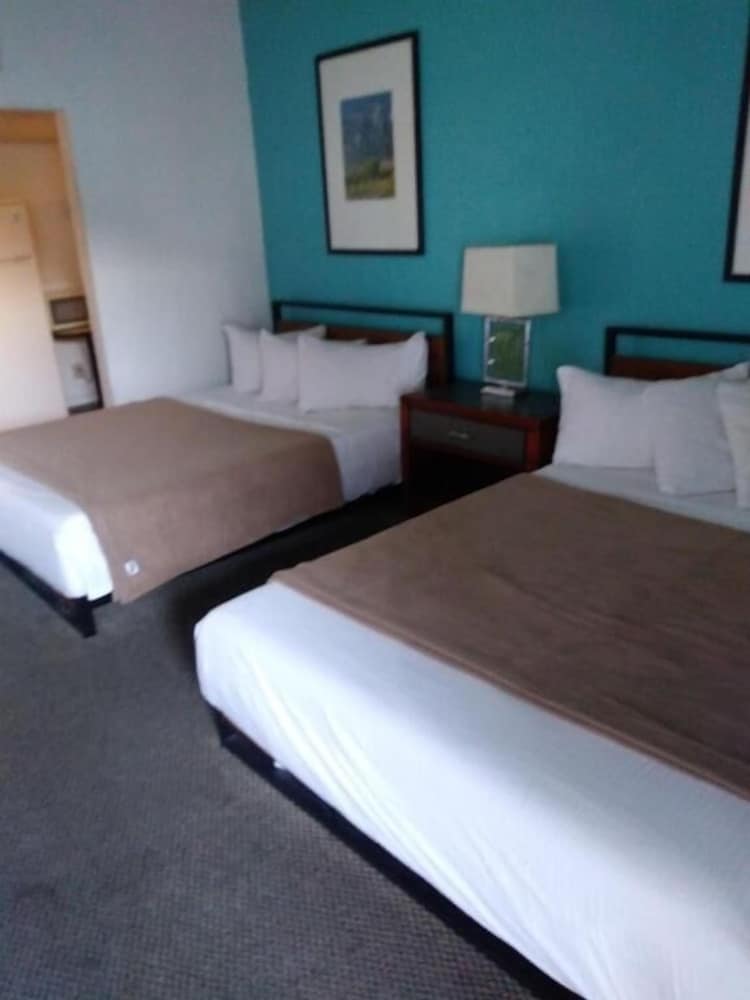 Desert Hills Motel - photo 3