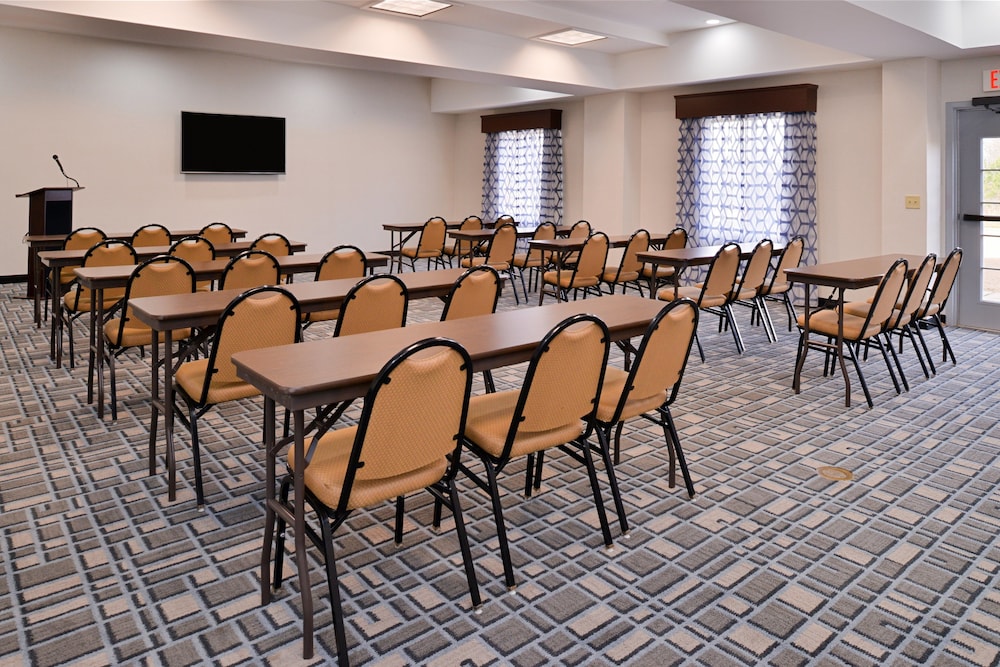 Holiday Inn Express Clanton by IHG - photo 39
