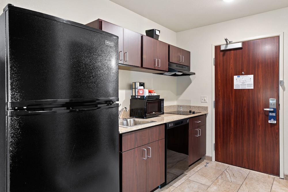 Cobblestone Inn & Suites Yuma - photo 38