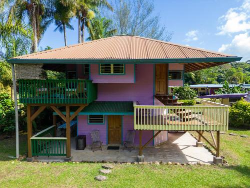 Heimanarii's Lodge Fare Manu — 4-Star Luxury Hotel in Haapiti, French Polynesia