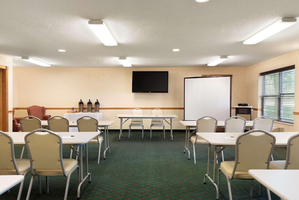 Country Inn & Suites by Radisson Mason City IA - photo 16