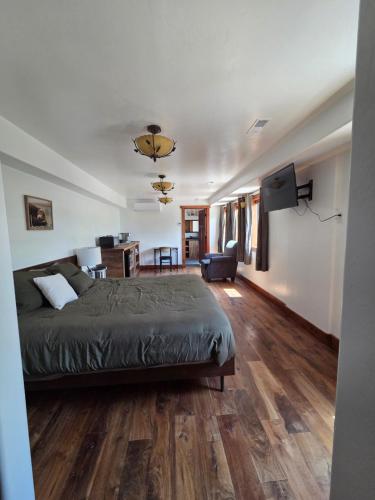 Kennymores Grill and Lodging in Cedaredge, United States