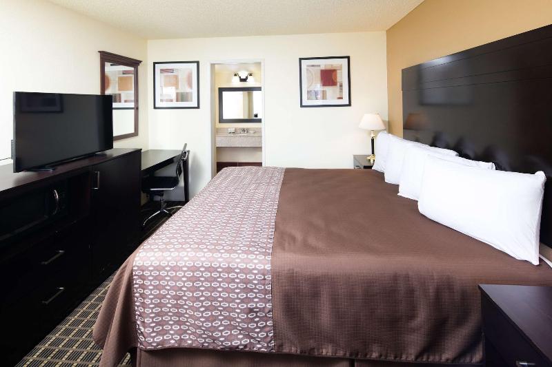 GuestPlace Inn & Suites - photo 5