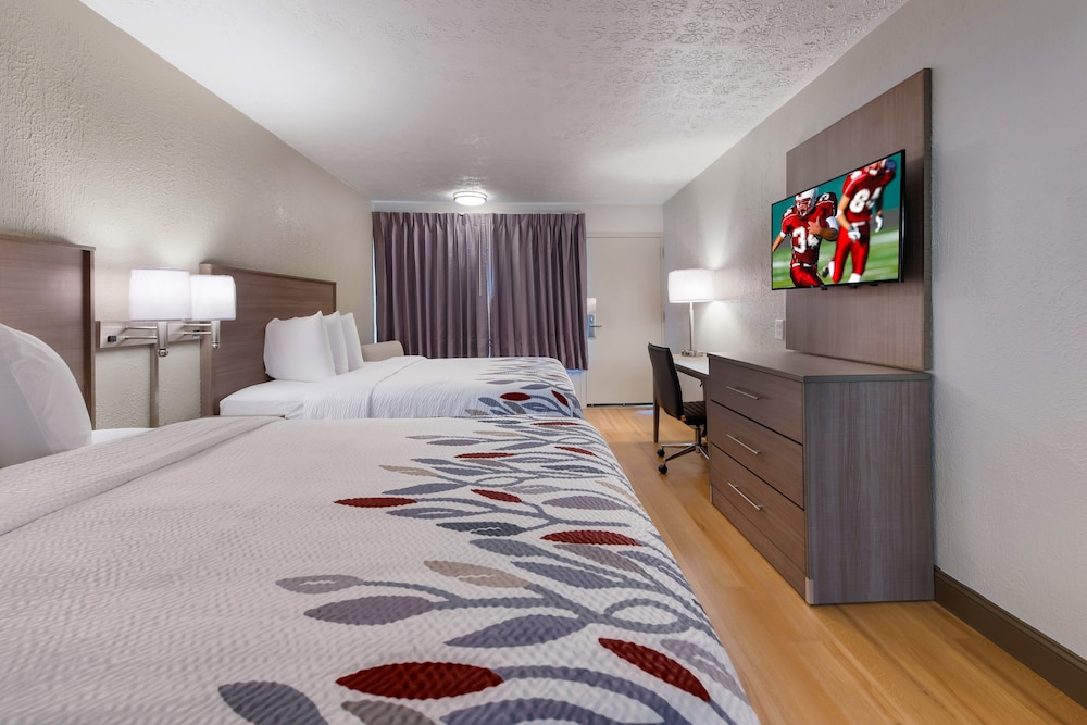 Red Roof Inn Dayton Moraine U of Dayton - photo 18