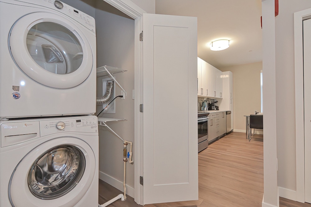 Global Luxury Suites East Boston - photo 33