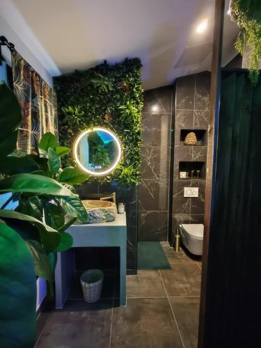 La Jungle Room — hotel in Rognac