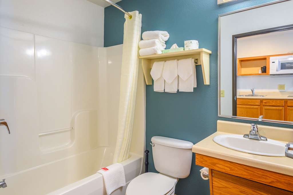 Econo Lodge Hammond - photo 11