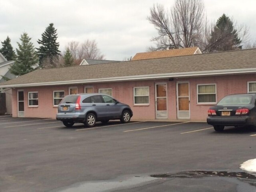 Pink Fountain Motor Inn - photo 25