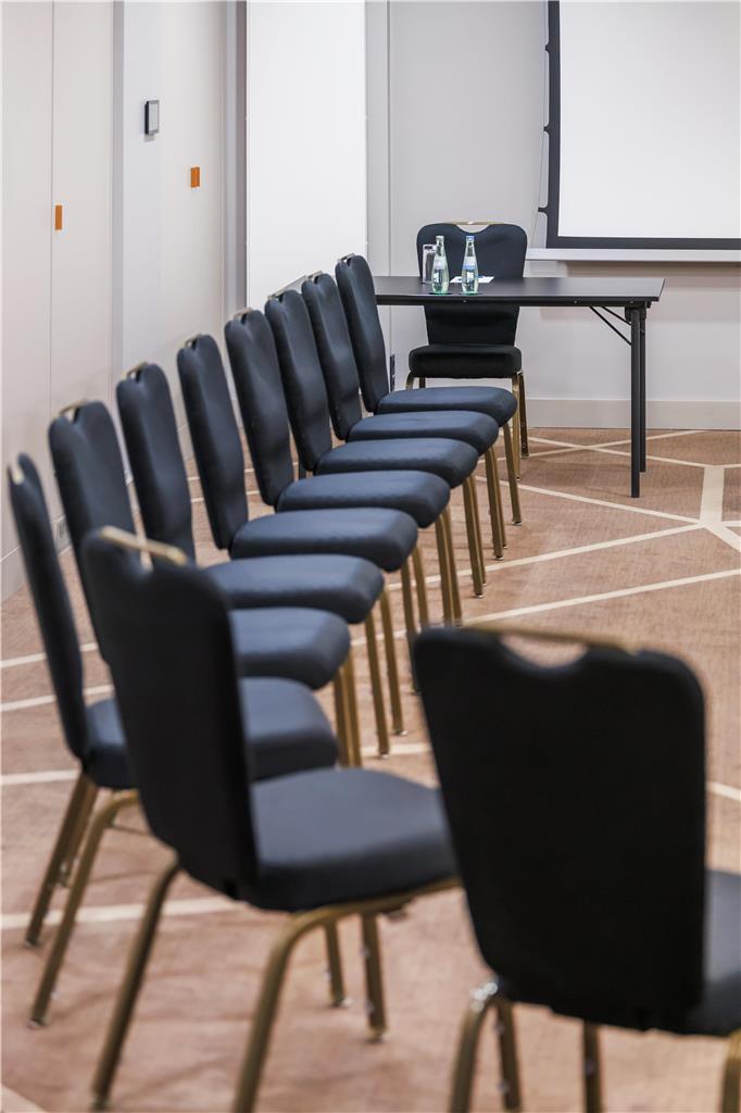 Plaza Suite Chaircircle Detail