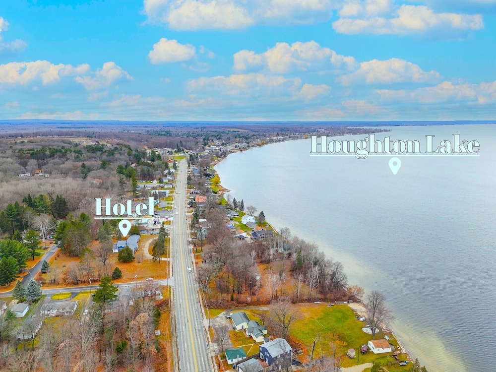 The Blue Anchor at Houghton Lake - photo 22