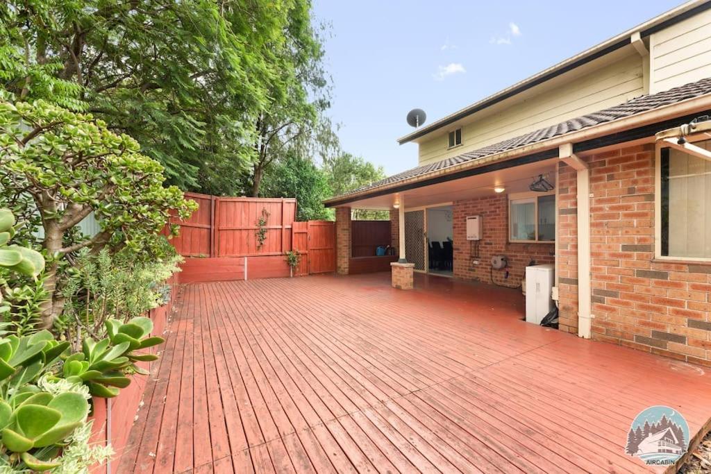Aircabin Seven Hills Lovely 3 Beds Townhouse — 4-Star Luxury Hotel in Blacktown, Australia