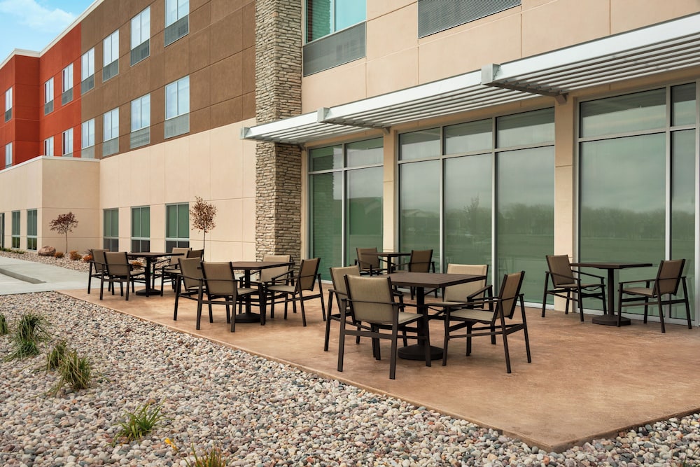 Holiday Inn Express and Suites Beaver Dam - photo 35