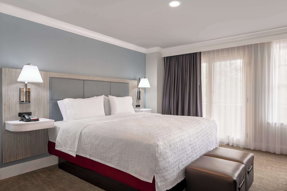 Hampton Inn & Suites Stamford - photo 21