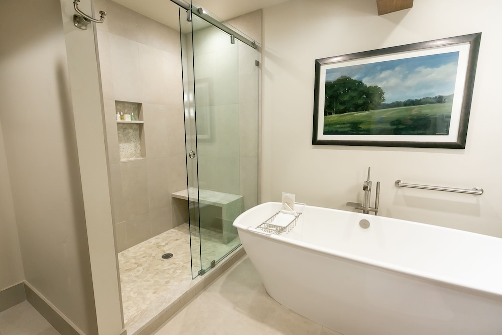 Luxury Four Bedroom Suite with Three Hot Tubs 4 Apartment Hotel by RedAwning - photo 20