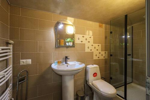 Cosy Central 2 BR Apartment By Wehost