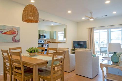 Charming Lewes Rehoboth Retreat Pet Friendly — Lewes