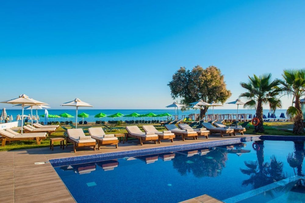 Sandy Beach - carbon neutral hotel in Georgioupolis