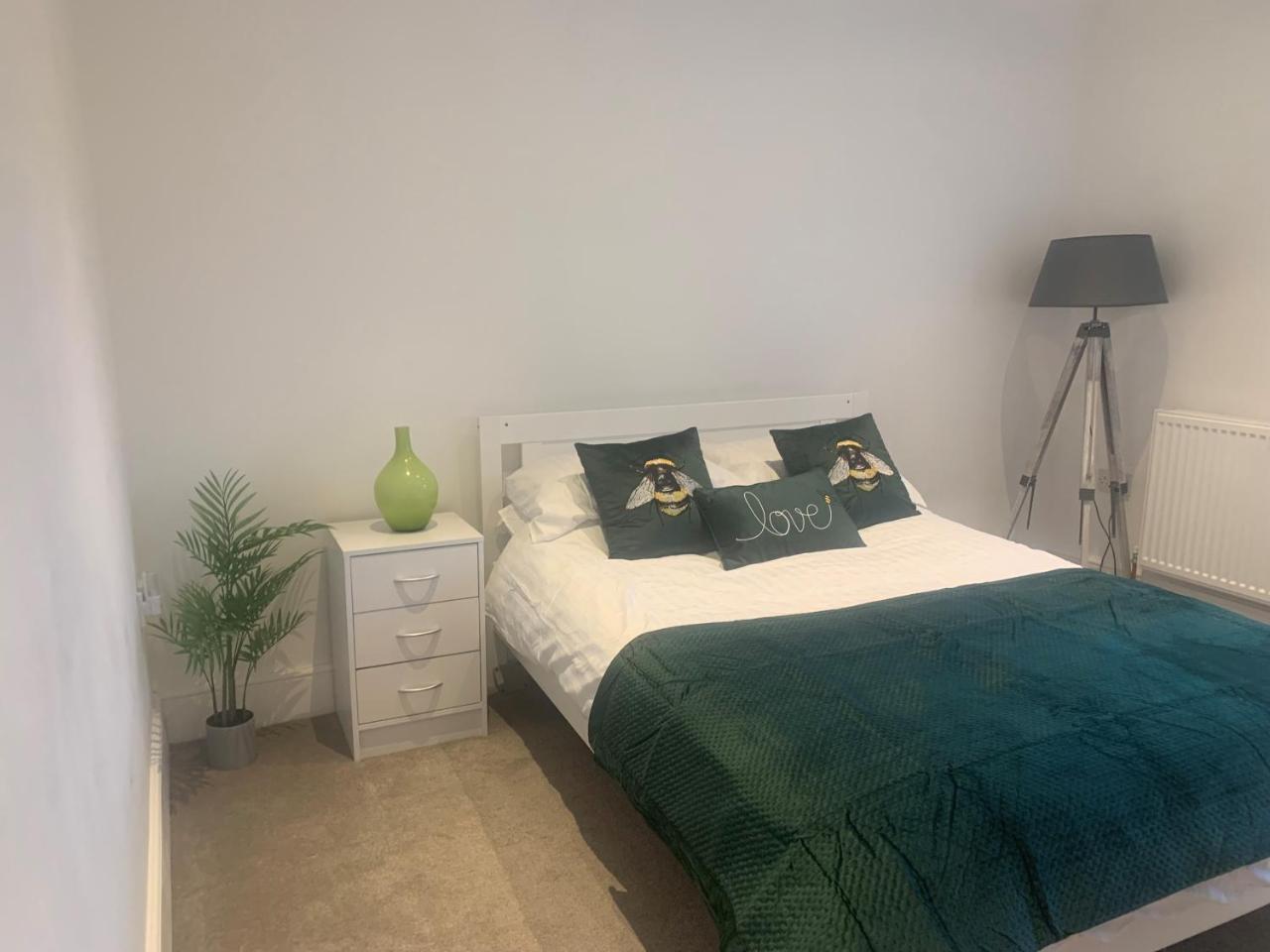 Alsager Town Centre Apartment — 4-Star Luxury Hotel in Alsager, United Kingdom