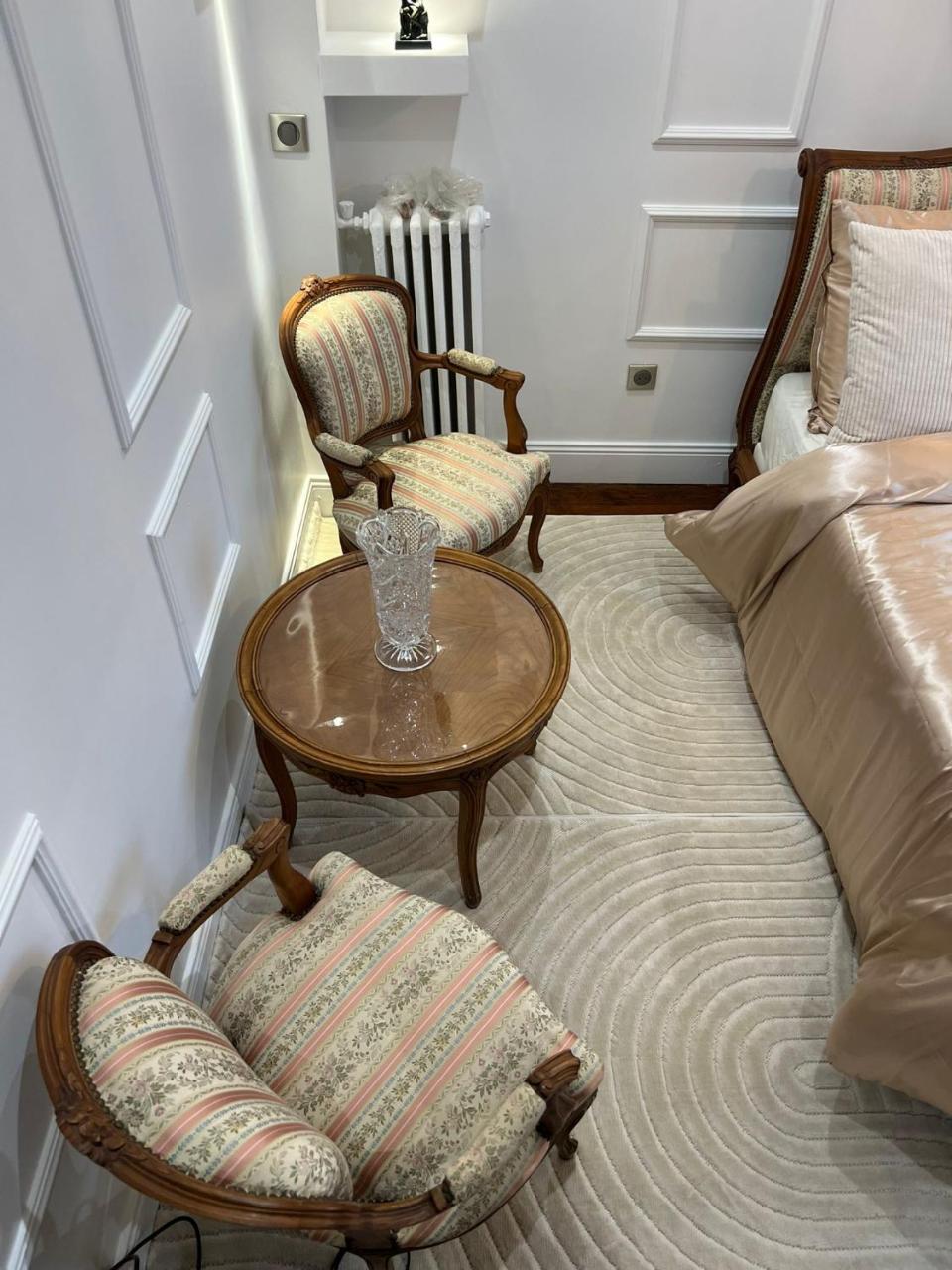 Charming Stay — Unknown City — photo 5