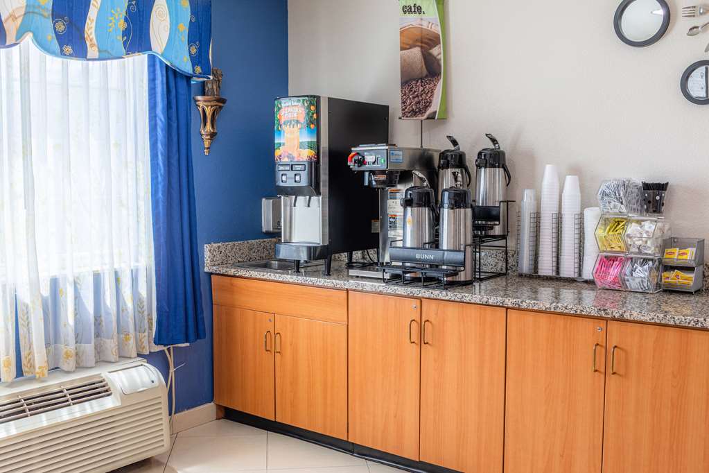 Microtel Inn & Suites by Wyndham Kingsland Naval Base I 95 - photo 16