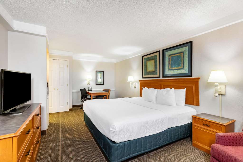 La Quinta Inn by Wyndham El Paso West - photo 9