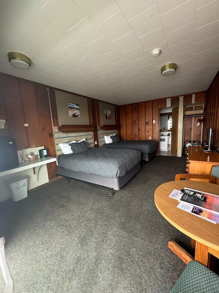 Sunset Oceanfront Lodging - photo 48