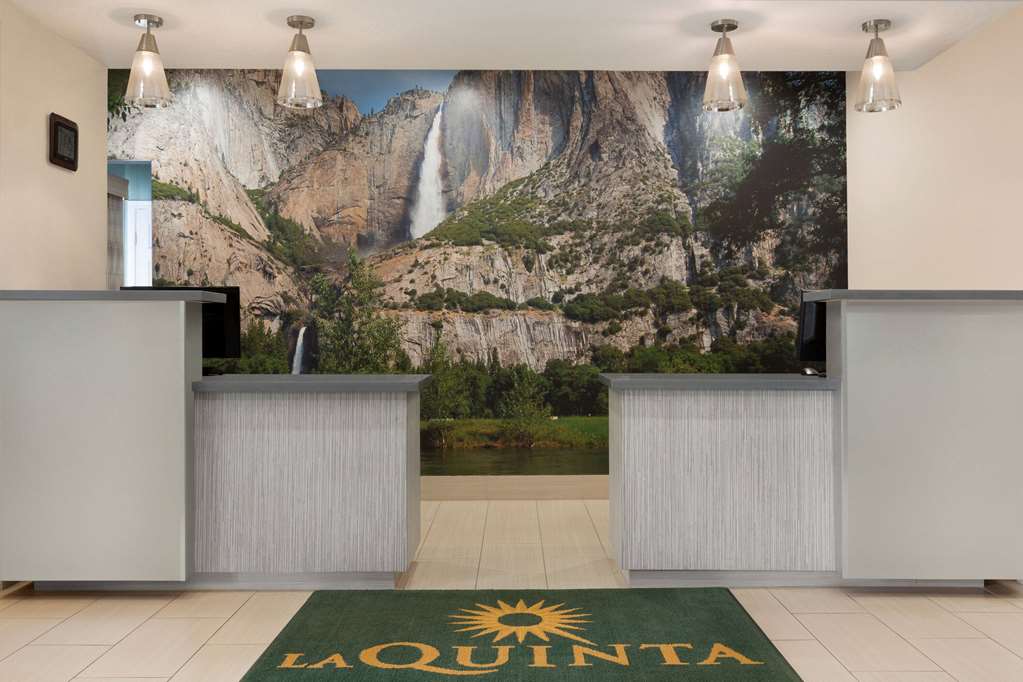 La Quinta Inn & Suites by Wyndham Fresno Northwest - photo 8