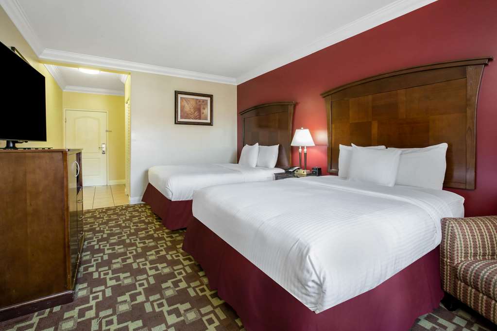 La Quinta Inn & Suites by Wyndham Moreno Valley - photo 17