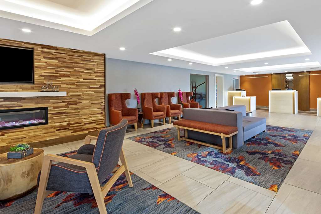 La Quinta Inn & Suites by Wyndham San Francisco Airport N - photo 3