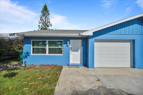 Shoreline Serenity 3bd Dog Friendly Bckyrd — hotel in Satellite Beach