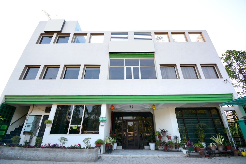 Hotel Ra Flora By Oyo Rooms — Chandigarh