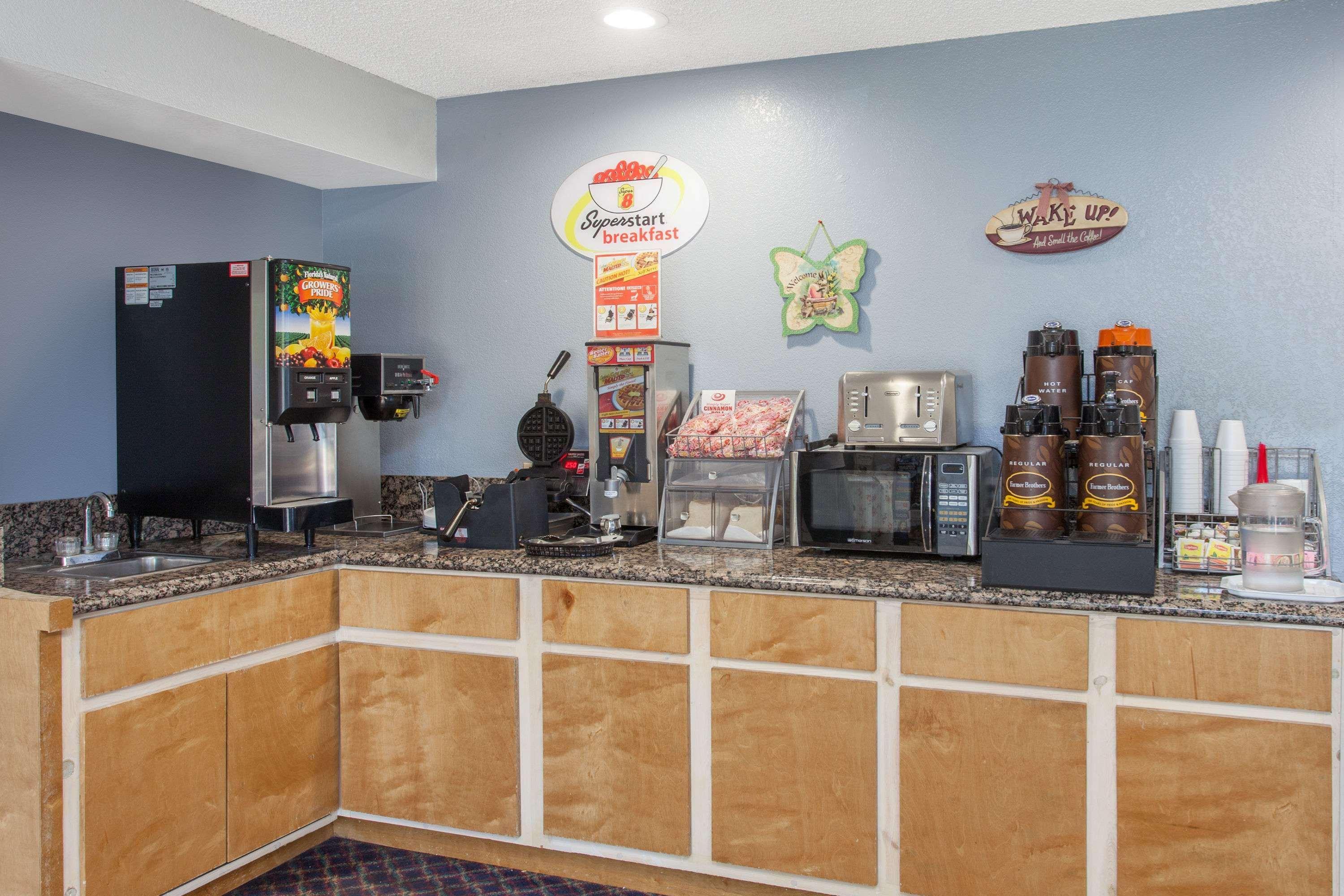 Super 8 by Wyndham Selma Fresno Area - photo 33