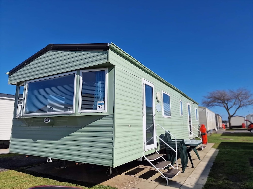 Inviting 3 bed Caravan in Porthcawl in Porthcawl, United Kingdom
