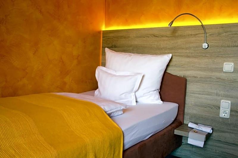 Hotel Gewv Rzmv Hle — Berching