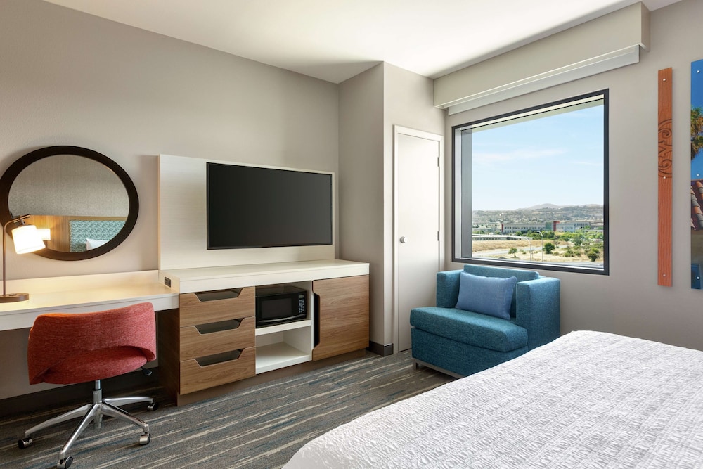 Hampton Inn & Suites San Mateo San Francisco Airport - photo 12