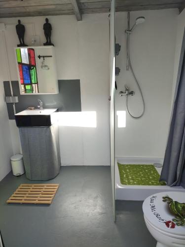 Wind In Den Weiden Ubernachten Am Bachlauf — Birstein