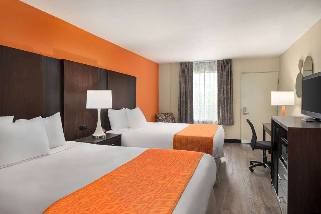 Howard Johnson by Wyndham Pigeon Forge - photo 24