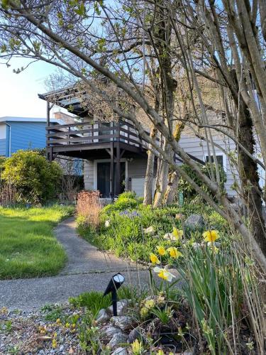 Peaceful Home Centrally Located West Hill Kent — 4-Star Luxury Hotel in Kent, United States