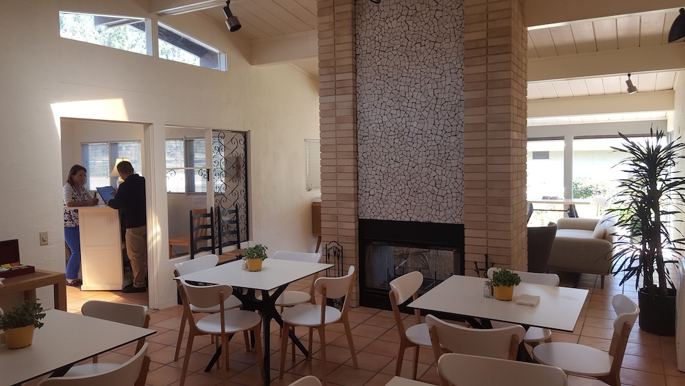 Contenta Inn - photo 42