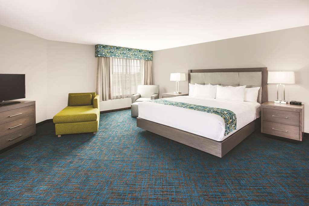 La Quinta Inn & Suites by Wyndham St. Paul Woodbury - photo 21