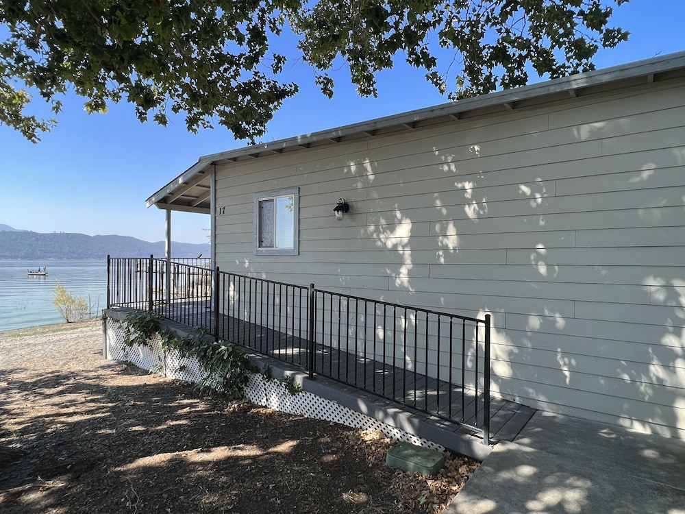 Clear Lake Cottages & Marina - photo 7