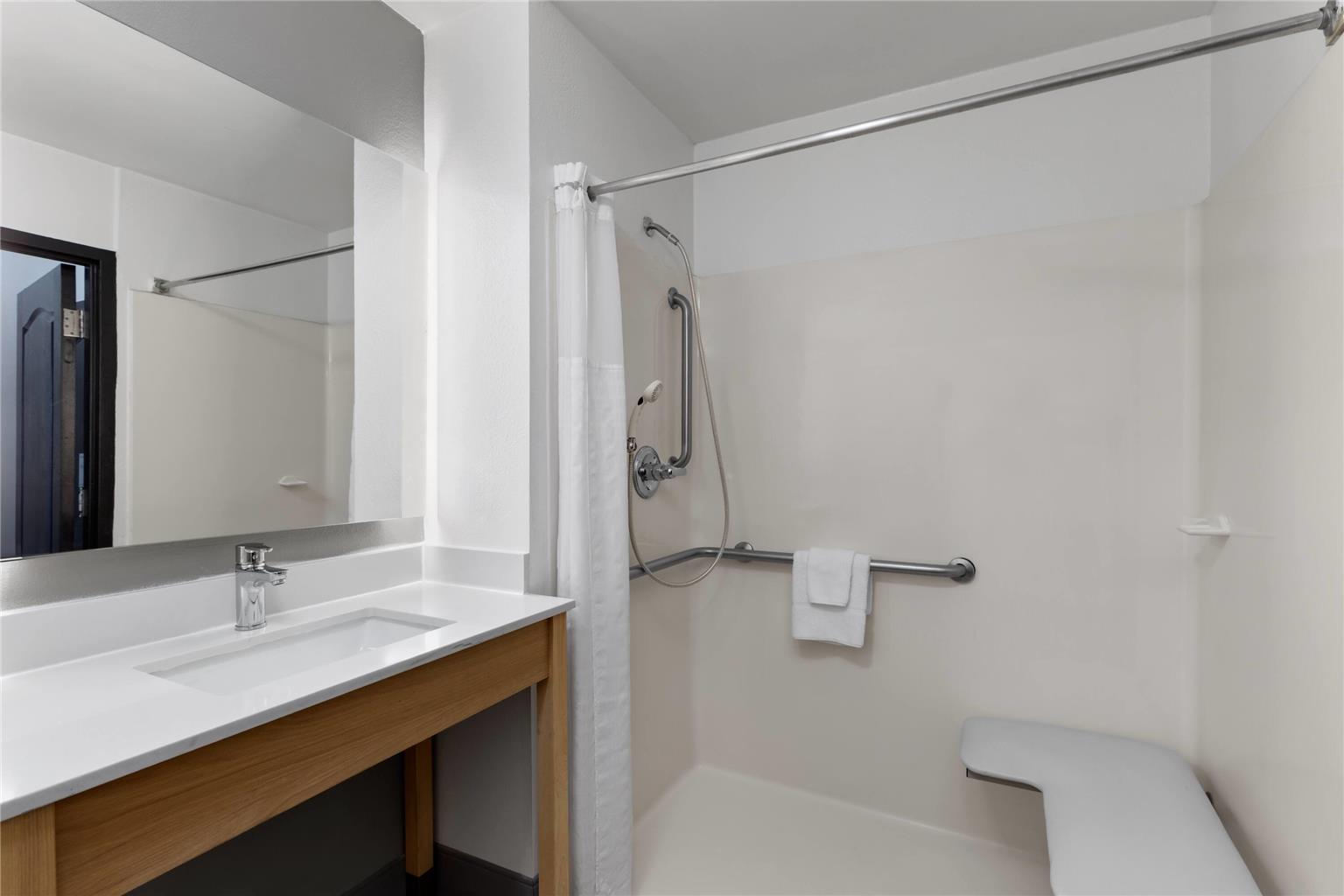 La Quinta Inn & Suites by Wyndham Lexington South Hamburg - photo 26