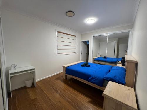 8 Blue Room - carbon neutral hotel in Beecroft