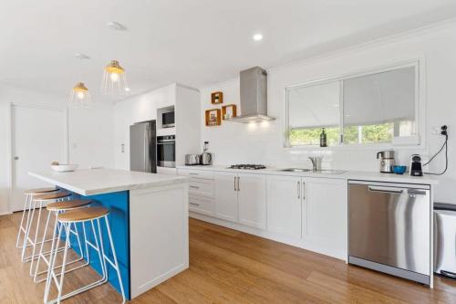 Seaside Sanctuary Port Elliot Wi Fi Family BYO Linen — hotel in Port Elliot