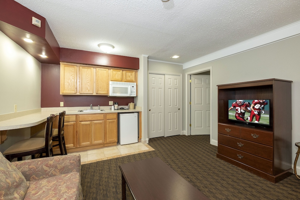 Red Roof Inn & Suites Hazleton - photo 25
