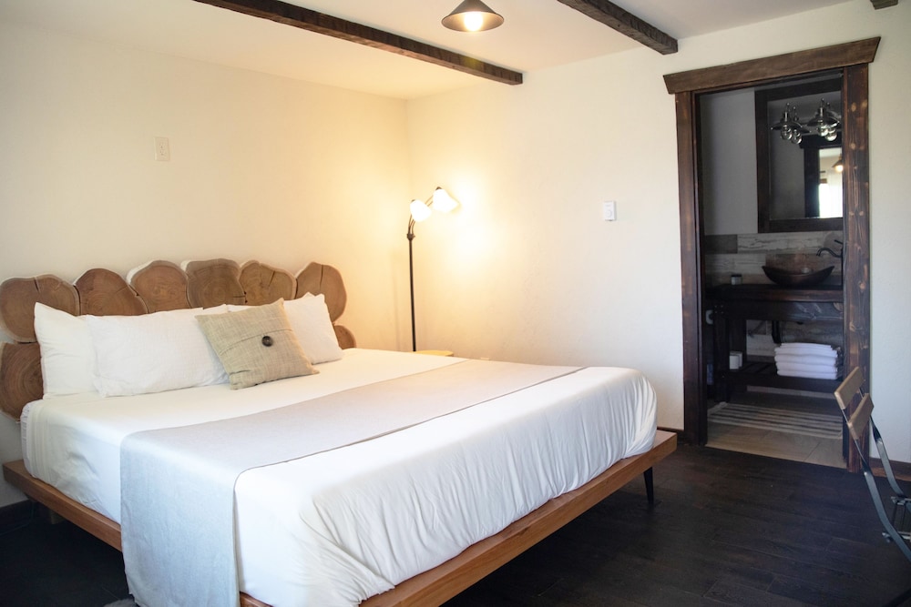 Paradise Village Hotel - photo 3