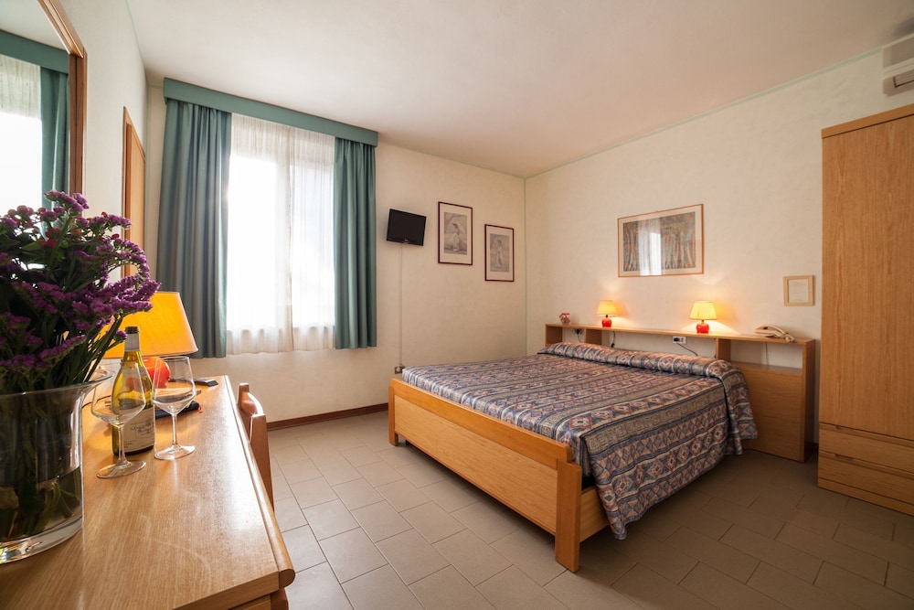 Hotel Villa Tirreno — hotel in Castagneto Carducci