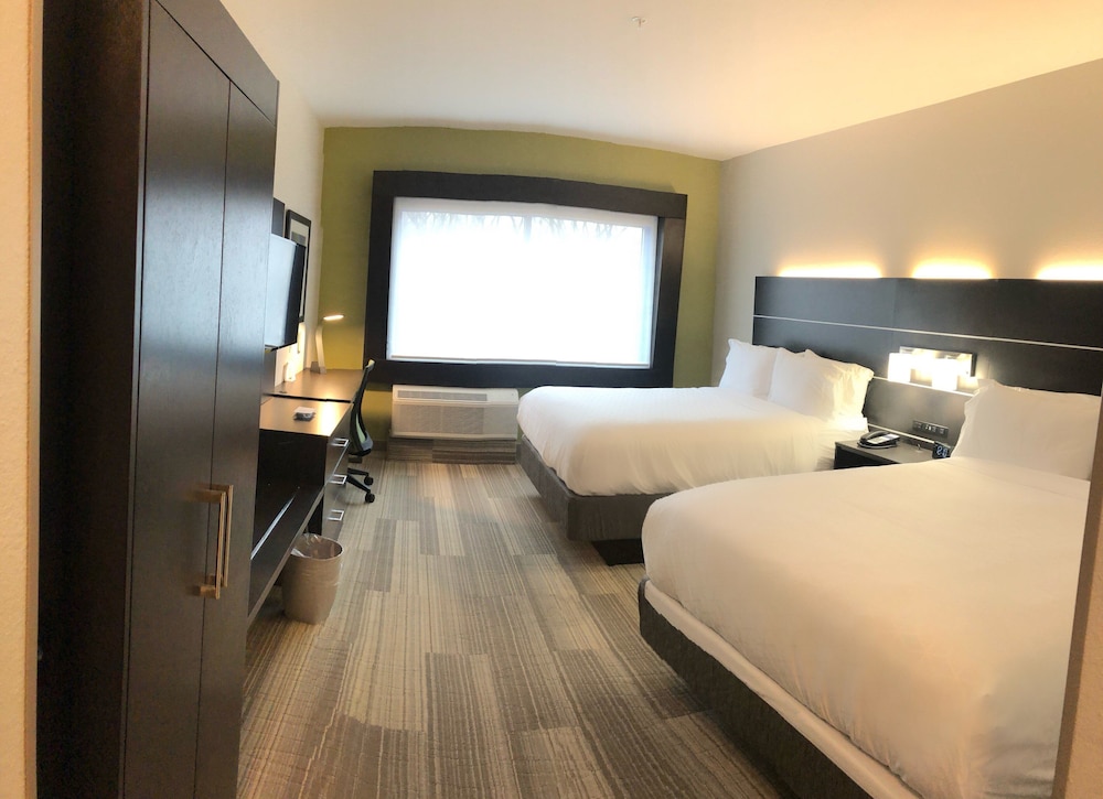 Holiday Inn Express & Suites Warrensburg North by IHG - photo 15