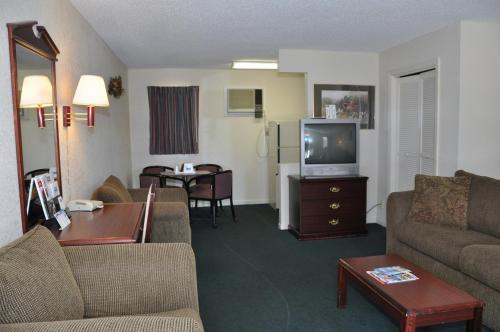 Merrimac Inn & Suites - photo 26
